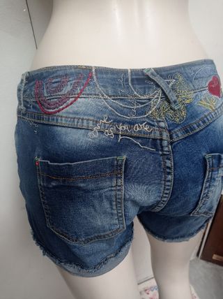 Shorts vaqueros Desigual bordados