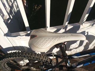 Mini bici da ghiaia Trek da 20".


