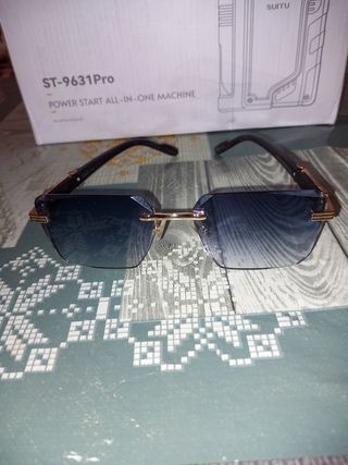 Gafas de sol Cartier doradas y marrones