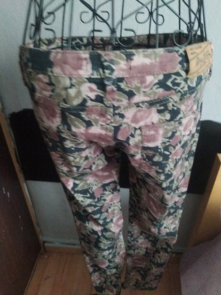 Pantalones de algodón con estampado floral