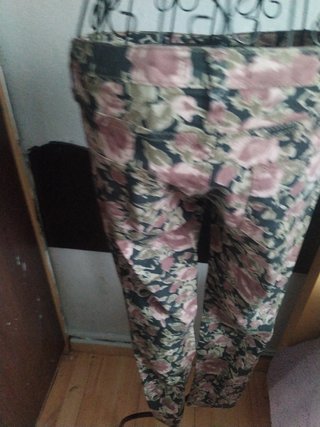 Pantalones de algodón con estampado floral