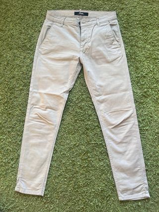 Pantalon Zara beige (talla 38, straight fit)