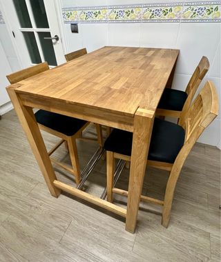 Mesa alta y 4 taburetes de cocina madera seminuevo