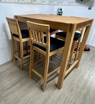 Mesa alta y 4 taburetes de cocina madera seminuevo
