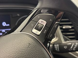 Volkswagen T-Roc Advance R-LINE