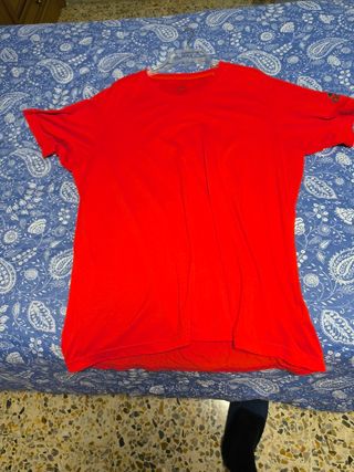 Camiseta deportiva Adidas roja