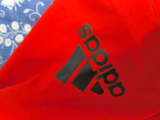 Camiseta deportiva Adidas roja
