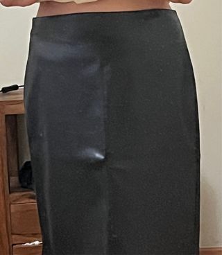 Falda de polipiel negra