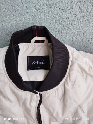 Chaqueta bomber blanca y negra