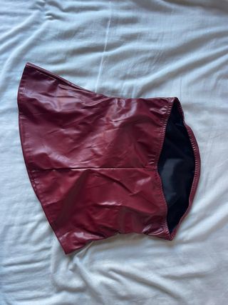 Top rojo de cuero sintético