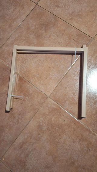 Mesa auxiliar Maisons du monde metal y vidrio