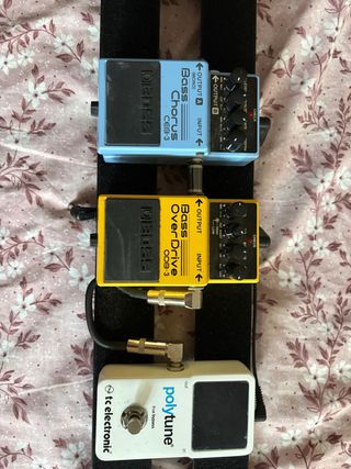 Pedalera efectos bajo BOSS y TC Electronic