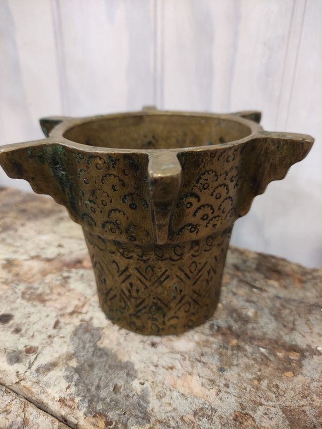 Almirez Bronce 6 Costillas S. XVII morisco