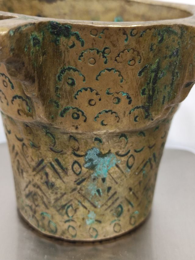 Almirez Bronce 6 Costillas S. XVII morisco