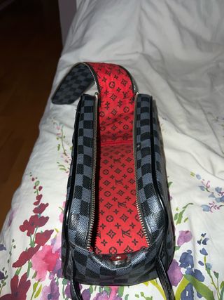 Bolsita Louis Vuitton Gris y Roja