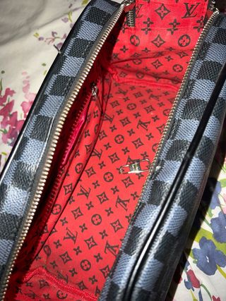 Bolsita Louis Vuitton Gris y Roja