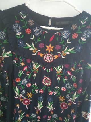 Vestido flores bordadas chica