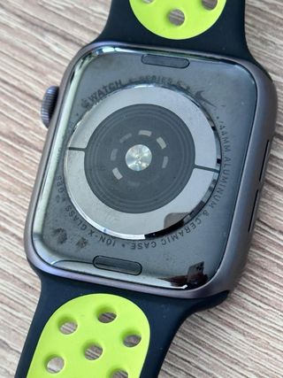 Apple Watch Negro con Correa Verde Nike.