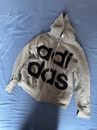 Chaqueta Adidas Gris con Logo Grande