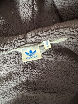 Chaqueta Adidas Gris con Logo Grande
