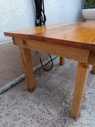 Mesa de jardín de madera