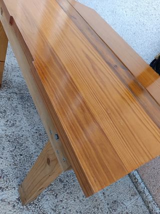 Mesa de jardín de madera