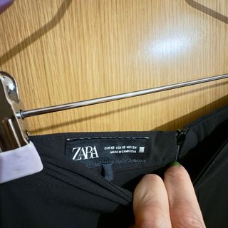 Pantalón Zara abierto