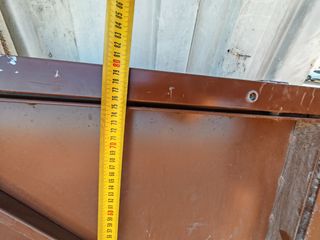 Puerta antiocupas con cerradura y llaves