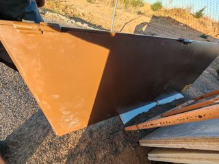 Puerta antiocupas con cerradura y llaves