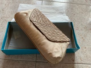 Sandalias ceremonia champán y clutch Alex Silva