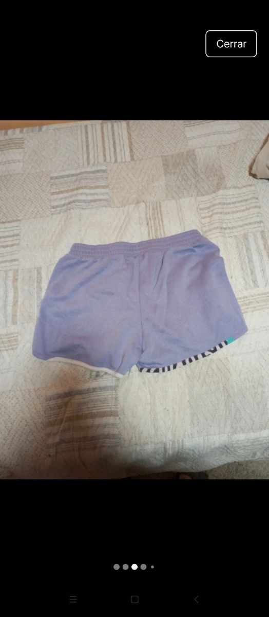 Pantalón vaquero y pantalón deportivo