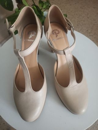 Zapatos de tacón color crudo de piel genuina 