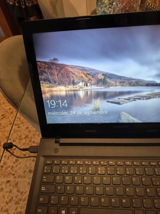 Portátil Lenovo 15.6 4GB RAM Intel Core i3