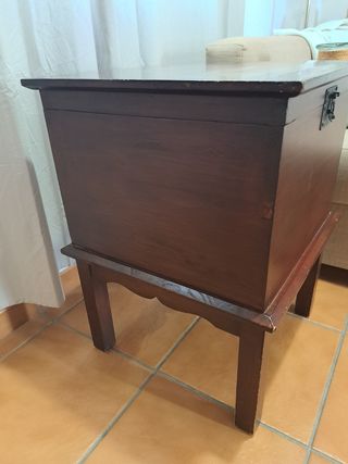 Baúl/Mesa Auxiliar Madera Oscura