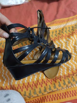 Sandalias de mujer con cordones