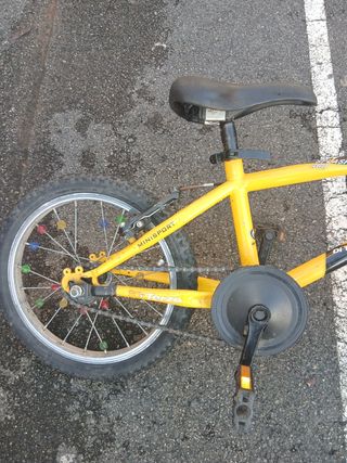 Bicicleta infantil amarilla