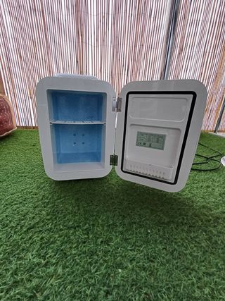 Nevera Flamingo Blanca. Cuesta 50 en  Corte Ingles