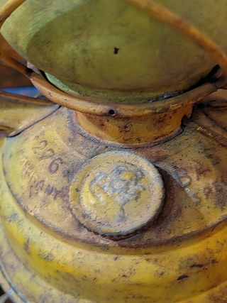 Lampada a olio antica gialla