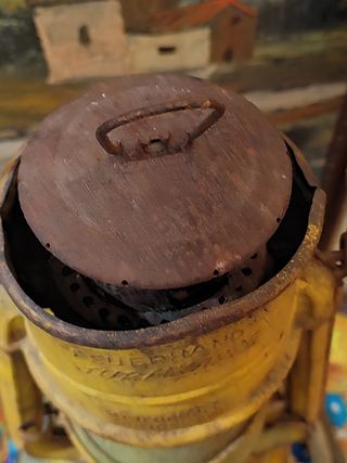 Lampada a olio antica gialla