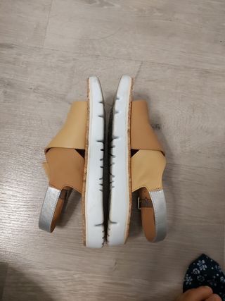 Sandalias Camper Beige/Plata Talla 38