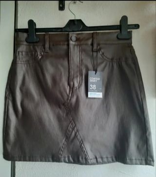 Minifalda polipiel marrón Talla 38
