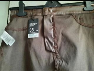 Minifalda polipiel marrón Talla 38