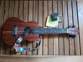 Ukelele de madera con correa Afinador y cuerdas