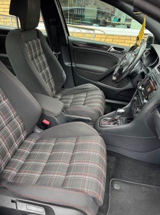 VW Golf GTI 2012 – Automático – 106.000 km - 211cv