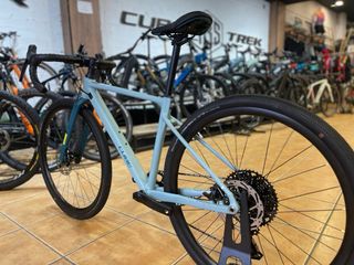 Bicicleta Gravel Cube Nuroad Rookie Pro