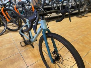 Bicicleta Gravel Cube Nuroad Rookie Pro