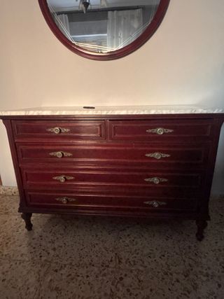 Mesa de cajones de madera con tapa de mármol