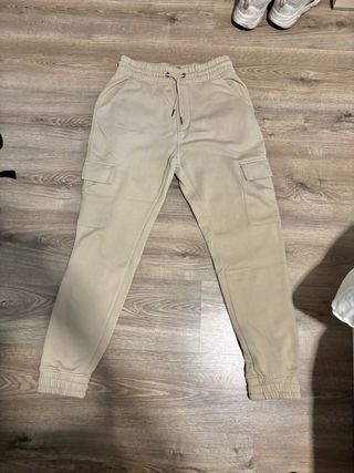 Pantalón de chándal cargo color crema