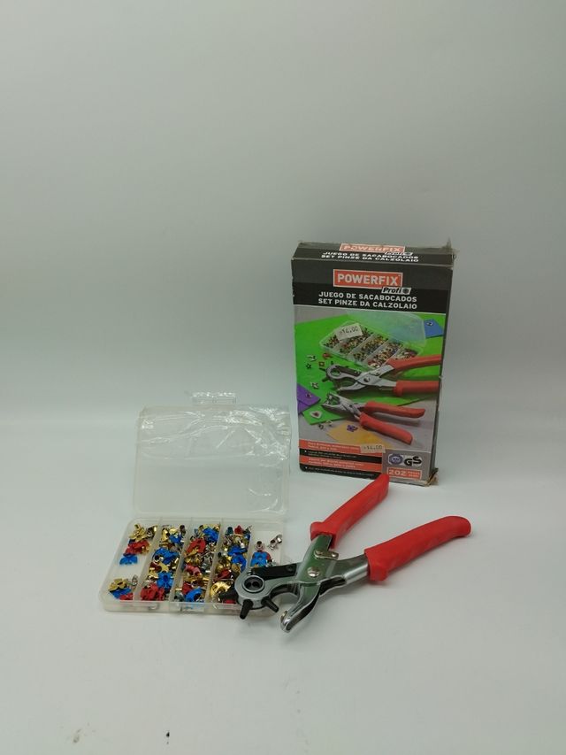 Juego Sacabocados y Remaches