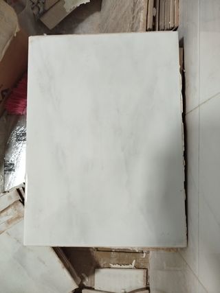 Azulejos blancos 27x37 con detalles negros